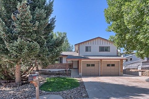 LOTS OF ROOM FOR YOUR RV OR BOAT