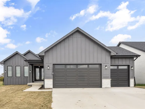 17339 Brookview Dr, Urbandale, IA 50323