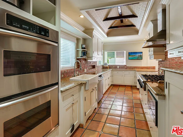 3740 Lankershim Blvd — Photo 6