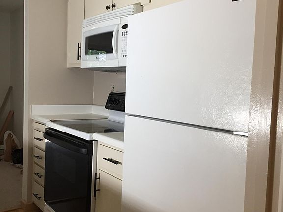 5th image of 2464 Larkspur Ln