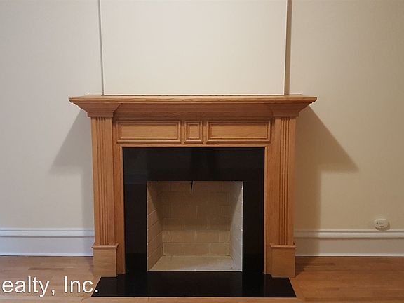3rd image of 546 W Belden Ave #1