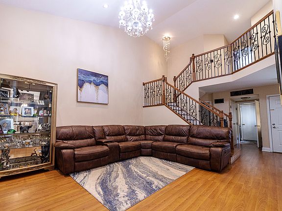 4th image of 3152 N Carriageway Dr