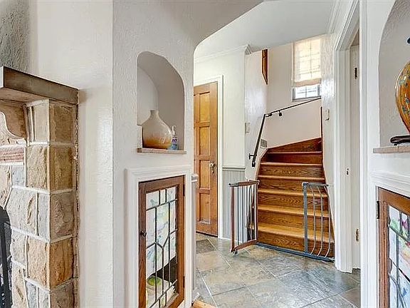4th image of 634 Bower Hill Rd