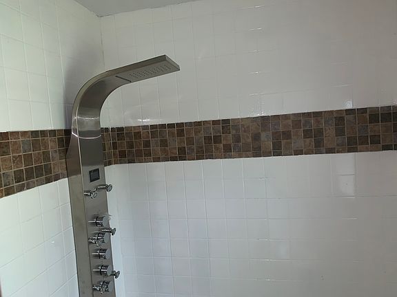 3rd image of 412 Fairlawn Dr