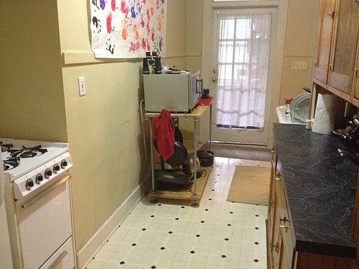 1st image of 933 Wealthy St SE APT 4