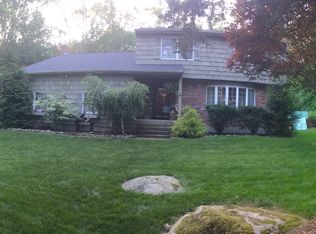 1 Little John Ct, Gales Ferry, CT 06335