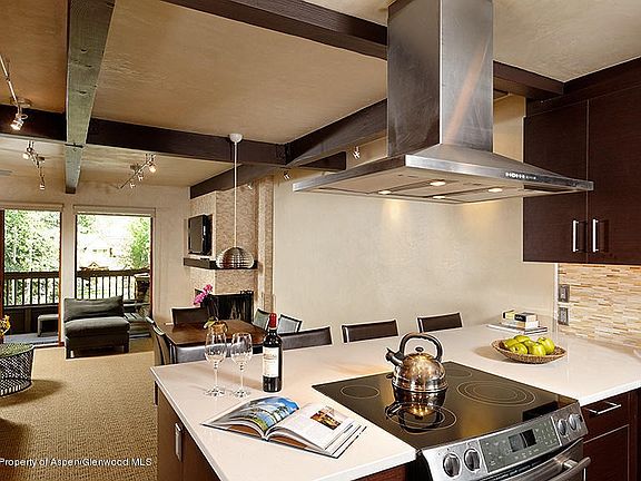 Kitchen & Dining Area