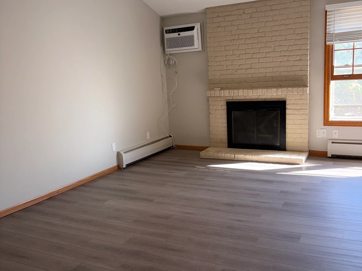 2 bed, 918 sqft, $1,425 — Photo 1