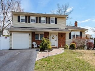 6 Holly Dr, Parlin, NJ 08859