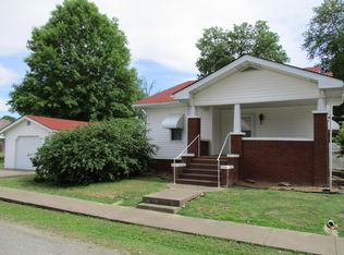 318 Madison St, Benton, IL 62812