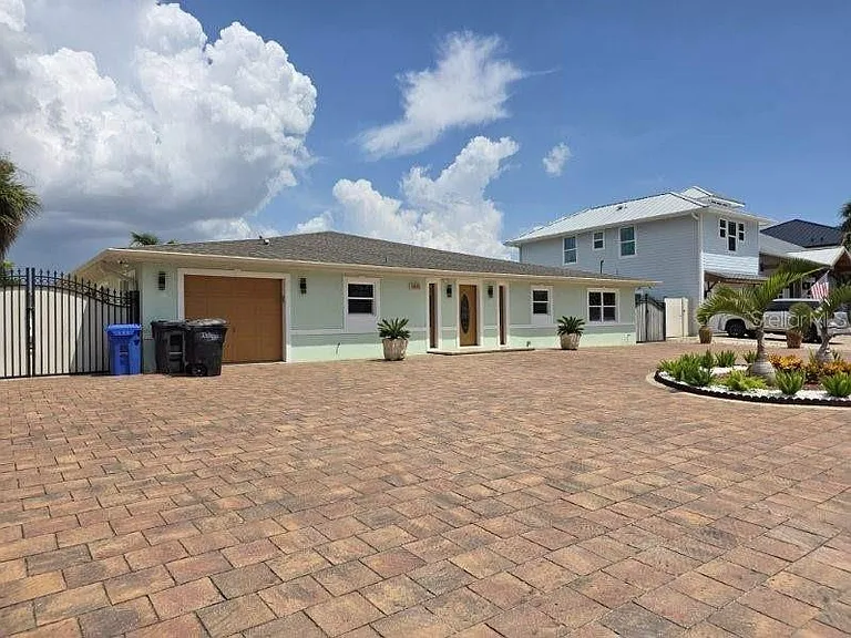 3927 E Eden Roc Cir — Photo 2