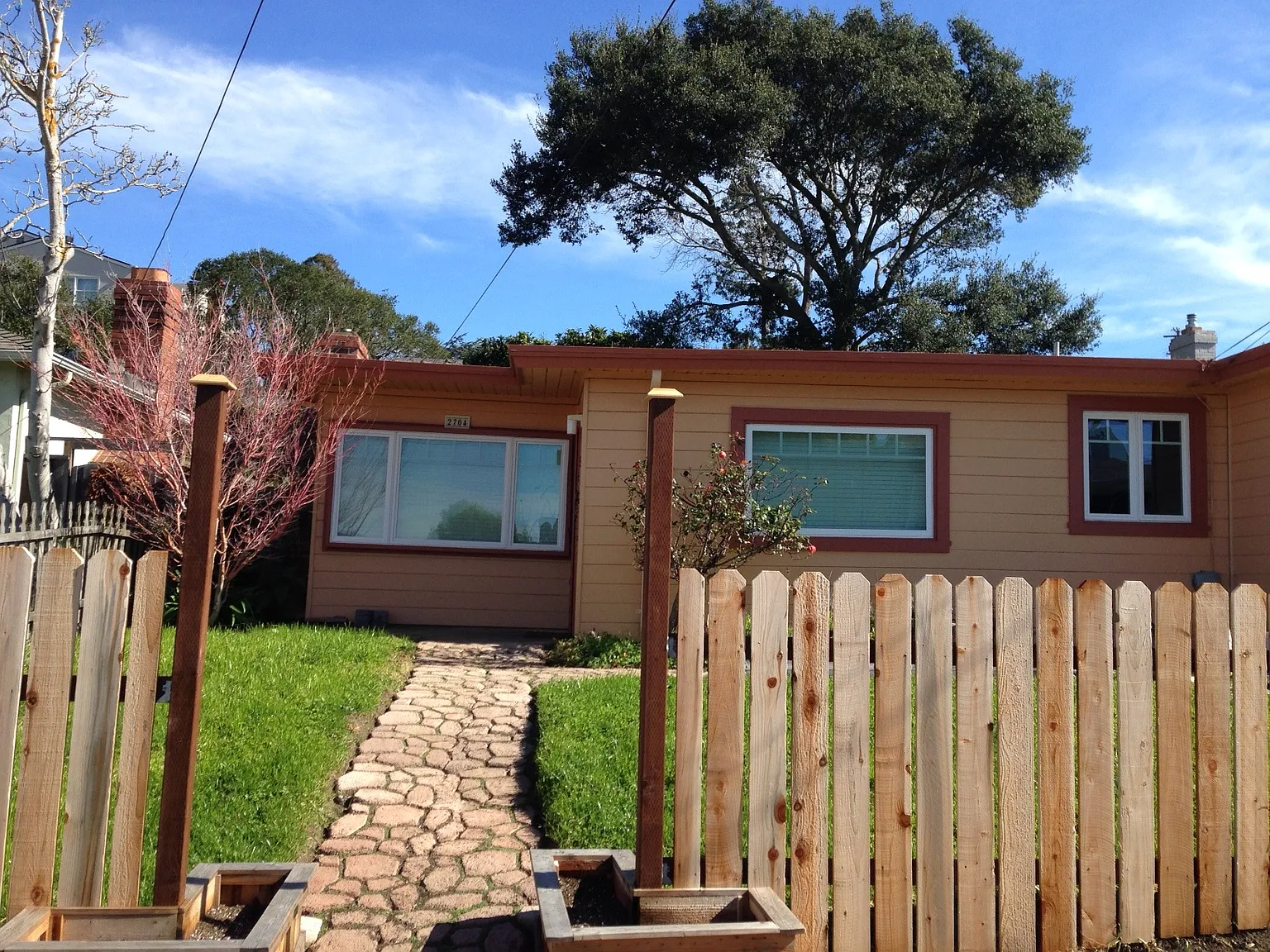 2704 Tulare Ave photo 1