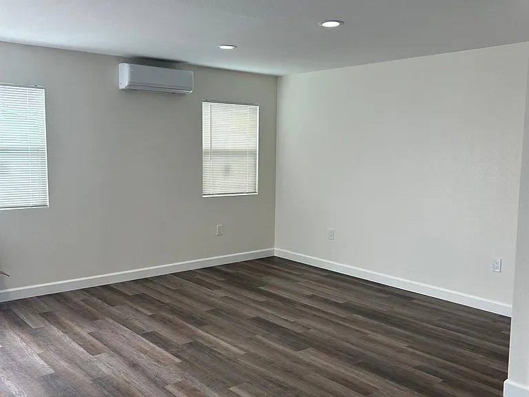 760 N Olive St #B — Photo 4