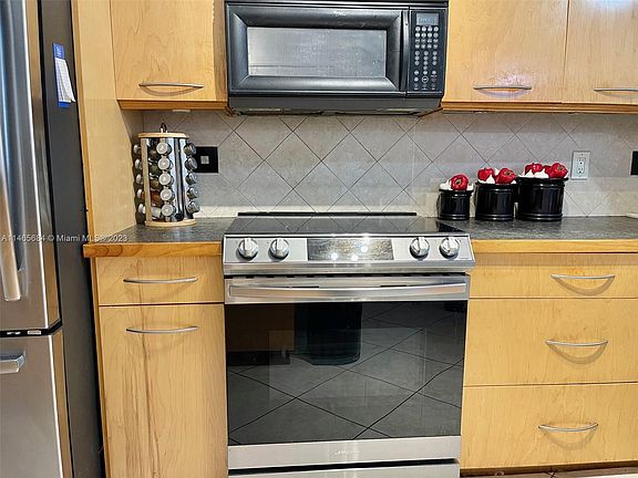 5th image of 7515 NW 79th Ave APT 212