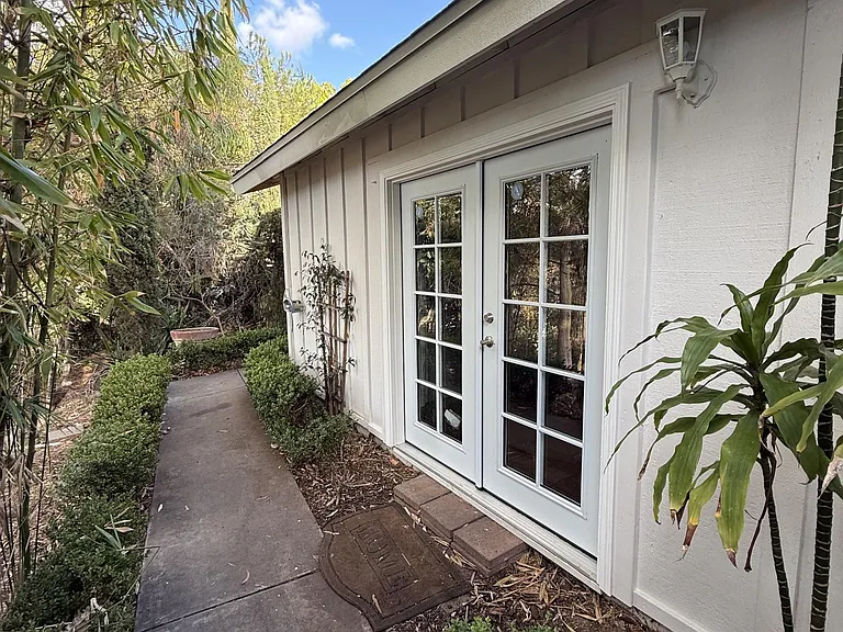 9303 Crest Dr — Photo 17