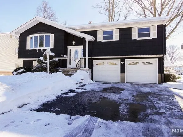332 Hiemstrand Ct, Saddle Brook, NJ 07663