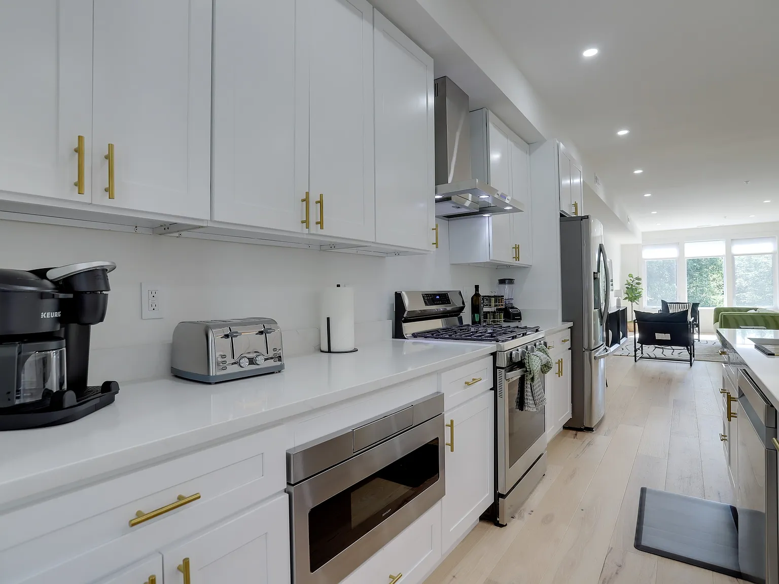 3 bed, 2.5 bath, 1400 sqft, $9,000 — Photo 4
