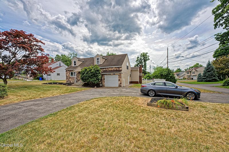 2nd image of 2834 Halsey Drive