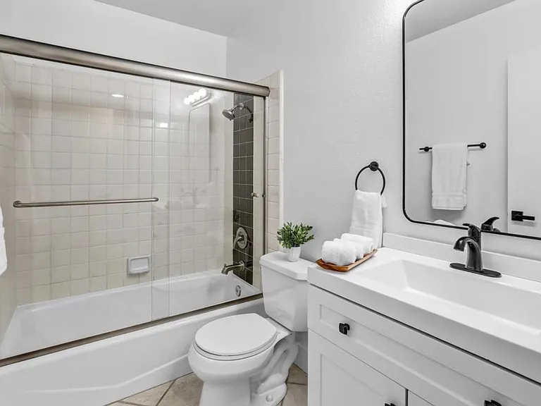 6821 Fashion Hills Blvd — Photo 10