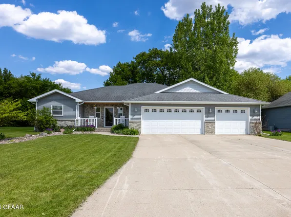 931 6th Ave SE, East Grand Forks, MN 56721