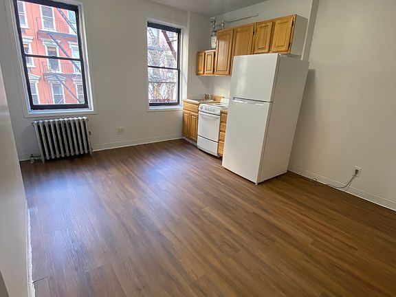 2nd image of 420 W 56th St APT 10