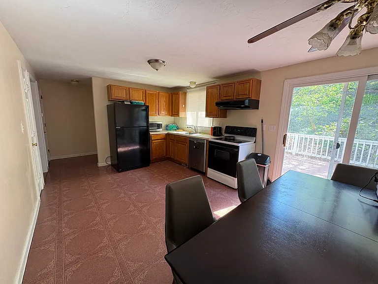 118 Montclair Ave — Photo 4