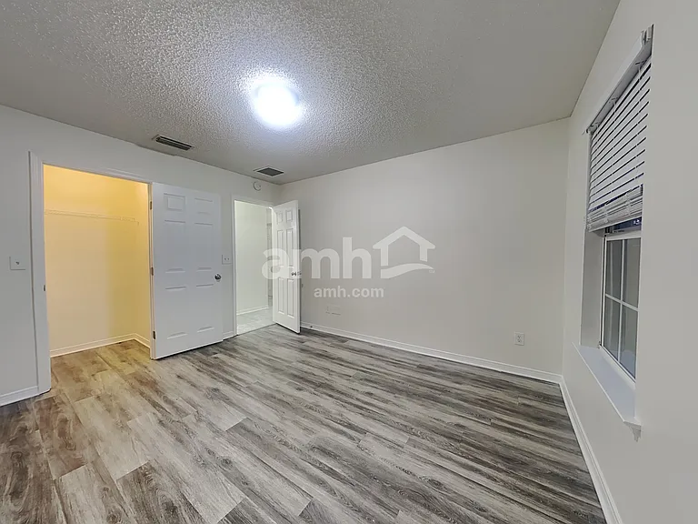 2326 Creekfront Dr — Photo 15