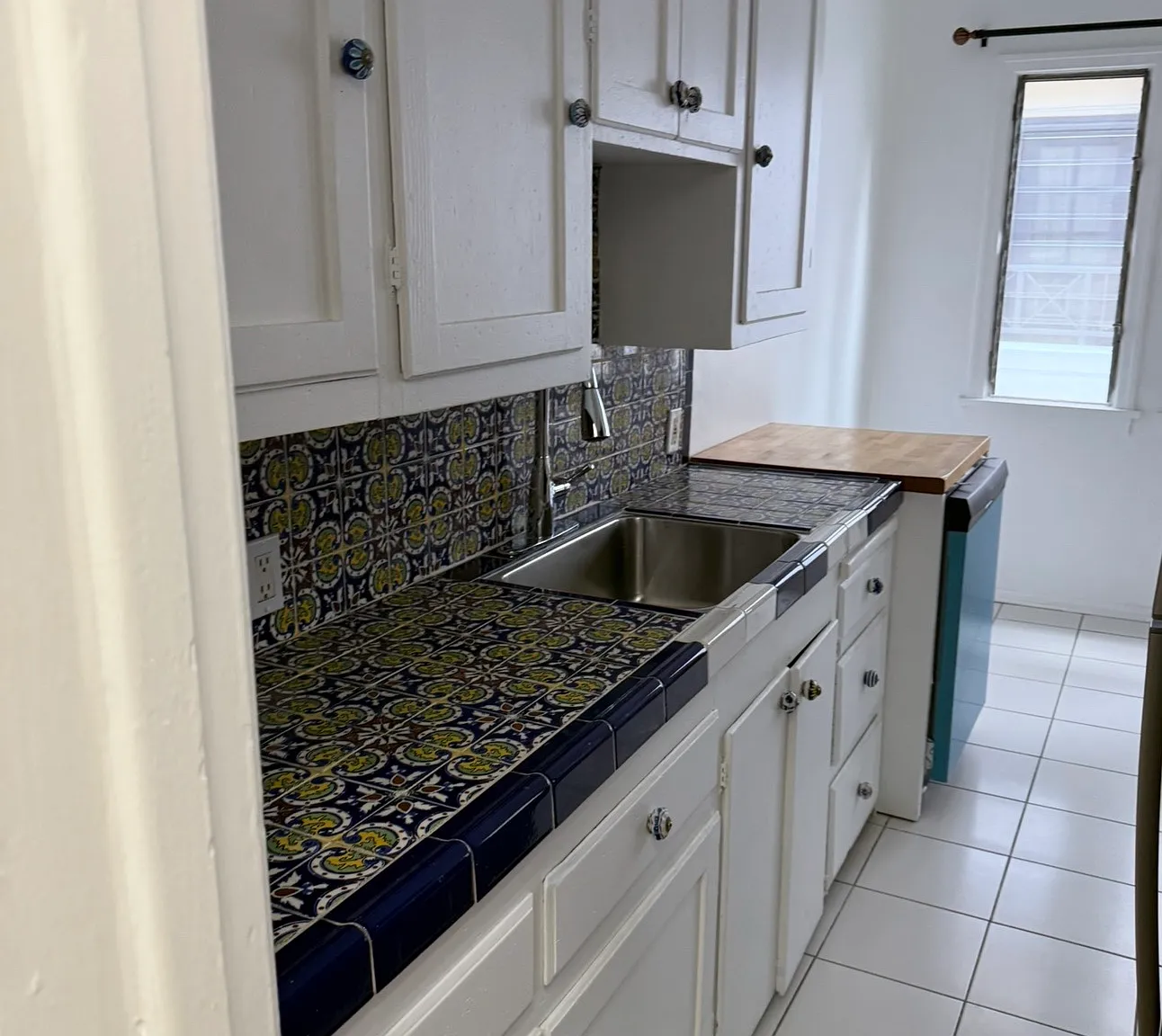 232 N Clark Dr — Photo 4
