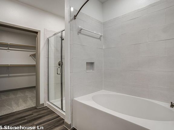 4th image of 9406 Stonehouse Ln #511