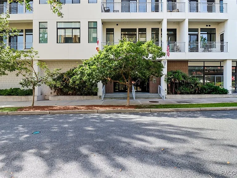 302 SE Broadway St #460 — Photo 51
