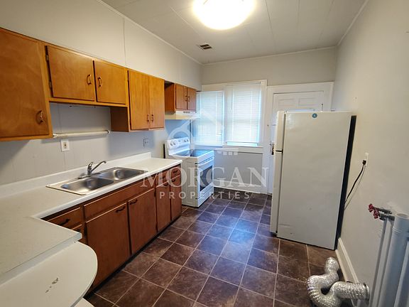 4th image of 712 Spring St
