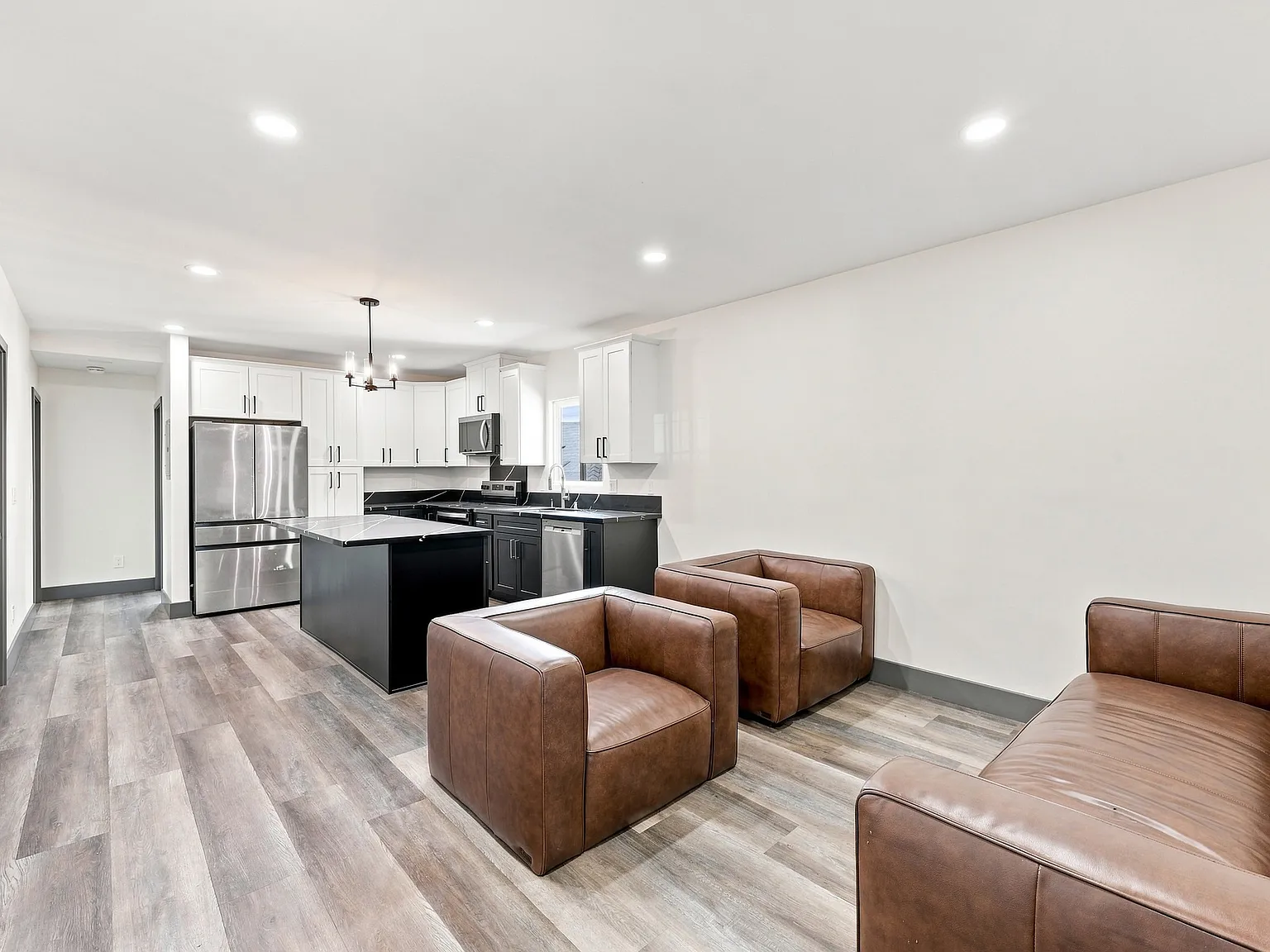 3 bed, $4,500 — Photo 3