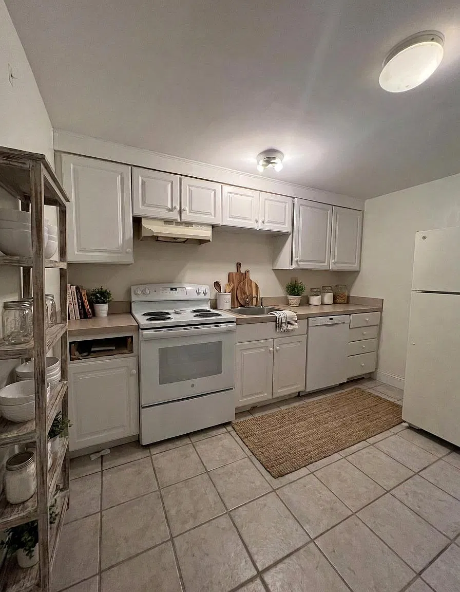 2 bed, 900 sqft, $2,200 — Photo 2