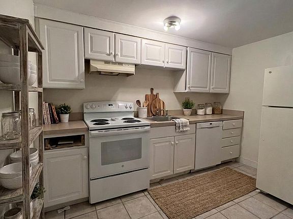 2nd image of 132 South St APT 1