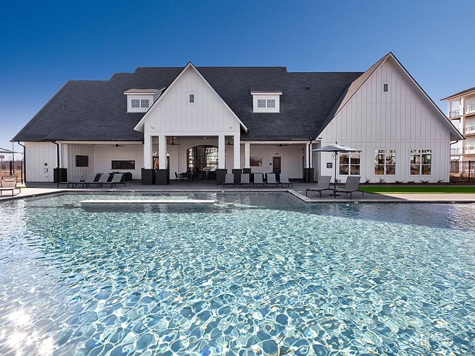 Gateway Village-35