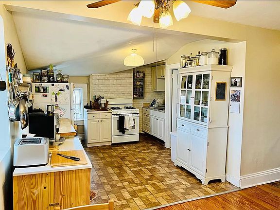 2nd image of 38 Cottage Pl #3