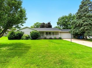 1131 Ridgemont Rd, Waterloo, IA 50701