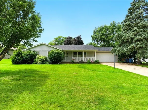 1131 Ridgemont Rd, Waterloo, IA 50701