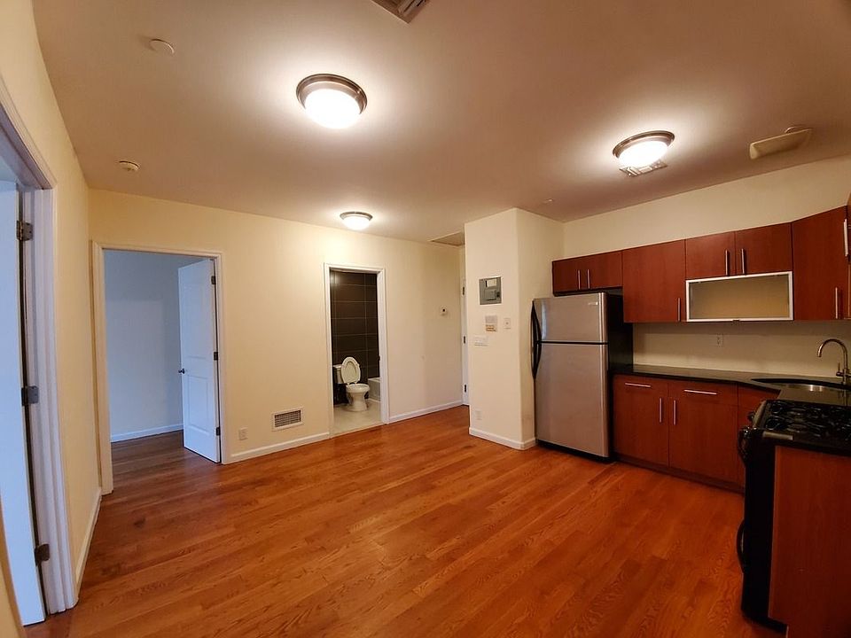 1st image of 90 Hart St #1A