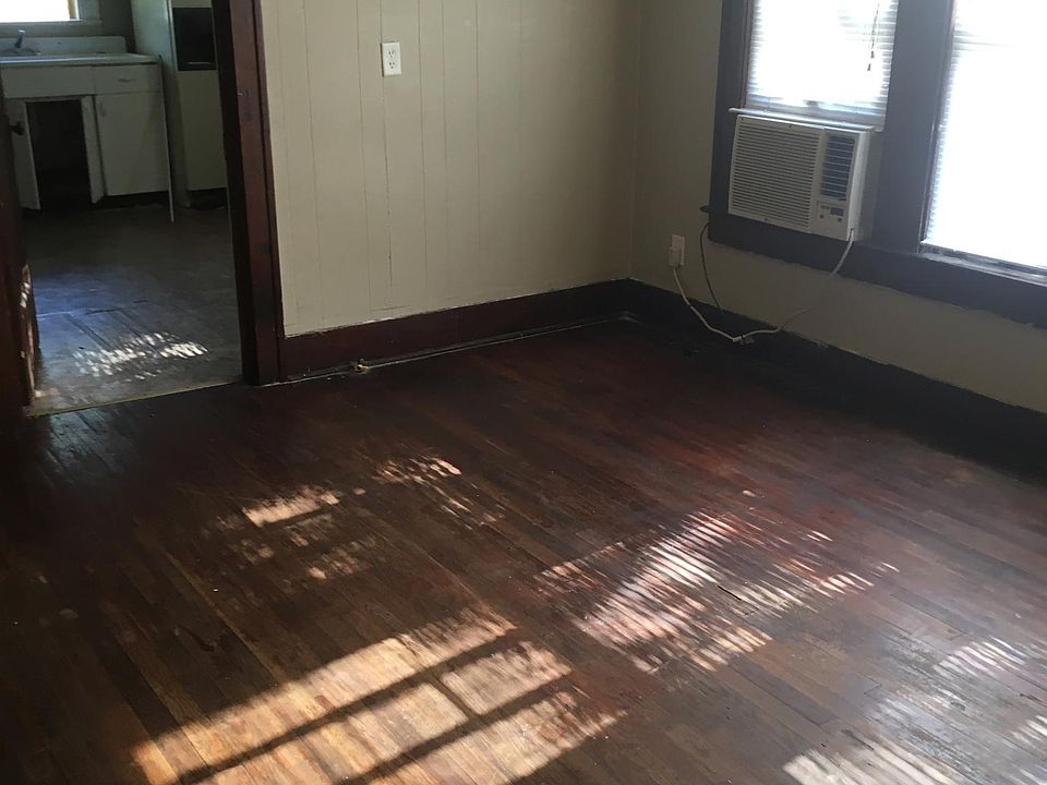 1st image of 2402 Russell Ave APT A