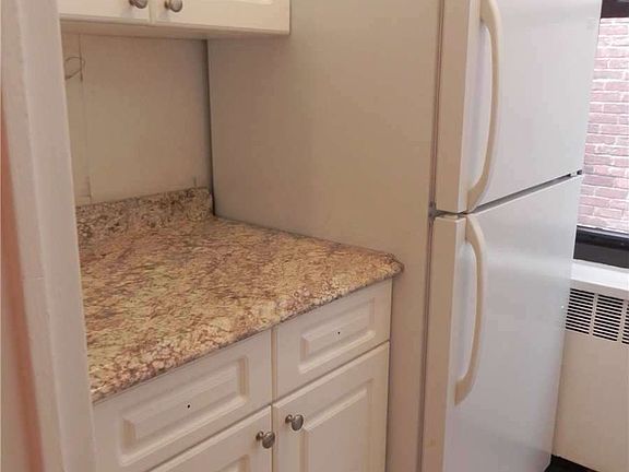 4th image of 23 Schenck Ave APT 2BD
