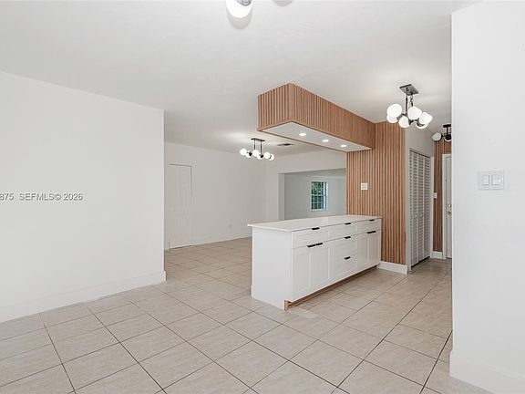 2nd image of 998 W 68th St
