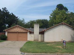 7425 Madeira Dr, Fort Worth, TX 76112