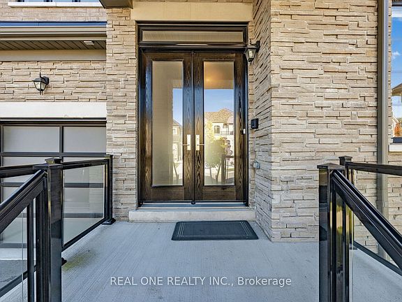 4th image of 1382 Queens Plate Rd