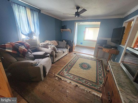 3rd image of 302 Proctor Ave