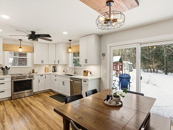 3rd image of 31 Greenbriar Drive