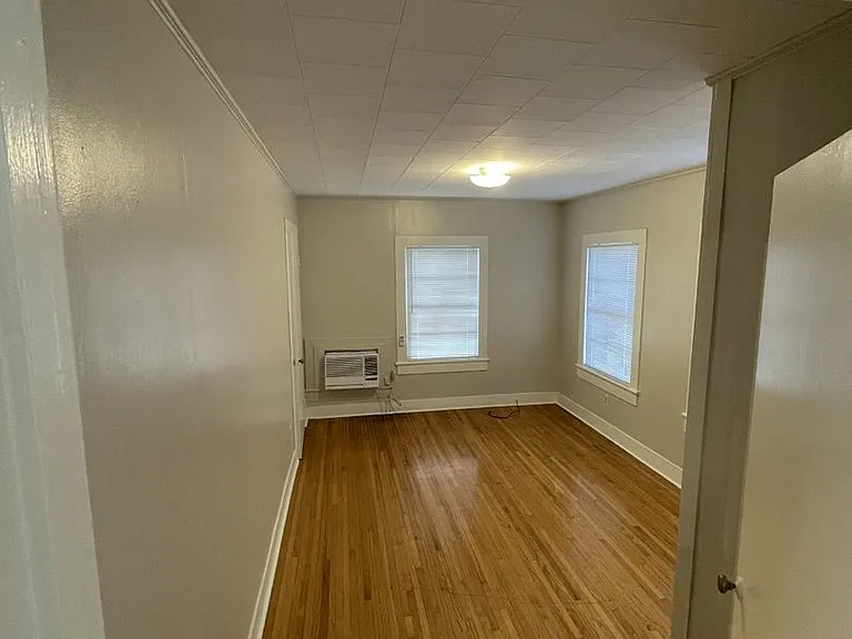 609 Jefferson Blvd — Photo 2