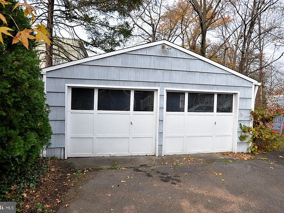 4th image of 217 W Cuthbert Blvd