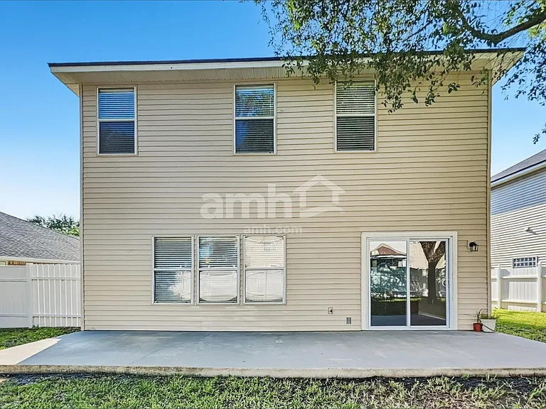 2724 Creekfront Dr — Photo 16