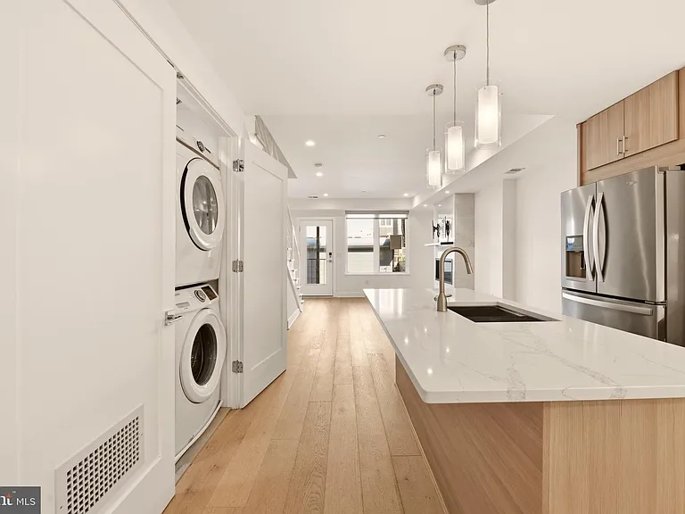 1023 16th St NE #B — Photo 7